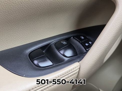 Used 2017 Nissan Rogue SV w/ SV Premium Package image 32