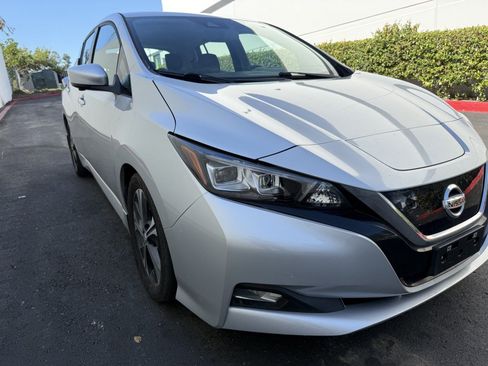 Used 2021 Nissan Leaf SV w/ SV Technology Package FWD image 7