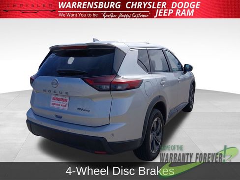 Used 2024 Nissan Rogue SV AWD/4WD image 3