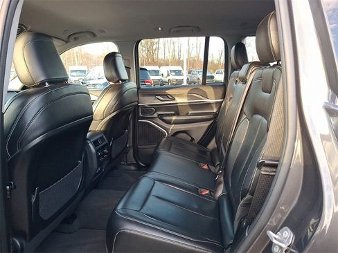 Used 2022 Jeep Grand Cherokee Limited image 10