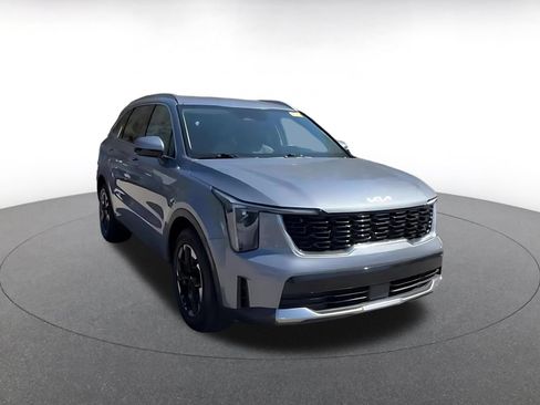 Used 2024 Kia Sorento S FWD image 3