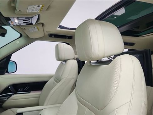 Used 2024 Land Rover Range Rover Long Wheelbase SE image 35
