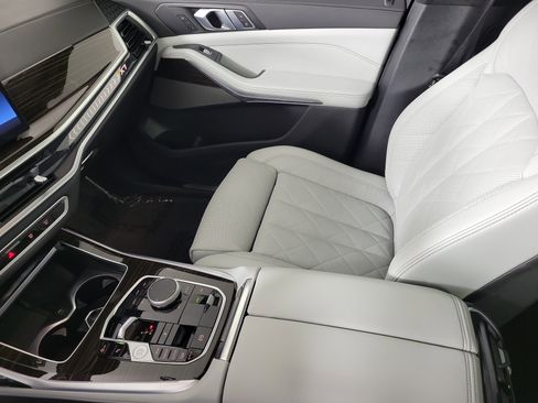 Certified 2023 BMW X7 xDrive40i w/ Premium Package image 23