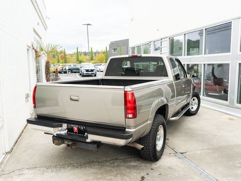 Used 1998 Chevrolet Silverado 2500 4x4 Extended Cab w/ Preferred Equipment Group 2 image 7