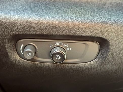 Used 2023 Chevrolet Traverse LT AWD/4WD image 35
