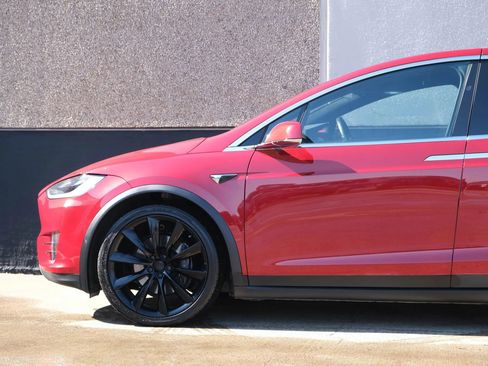 Used 2018 Tesla Model X 75D AWD/4WD image 7