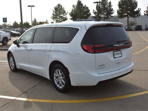 New 2026 Chrysler Pacifica Select image 8