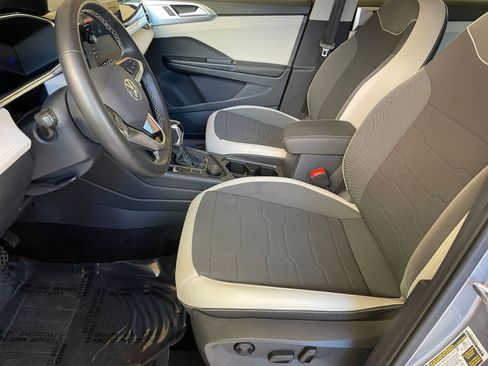 Used 2025 Volkswagen Taos SE image 36