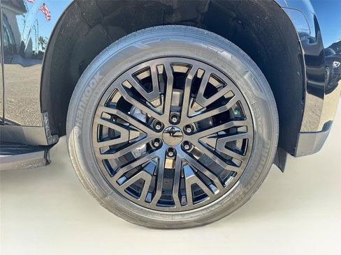 Used 2023 GMC Yukon SLE image 35