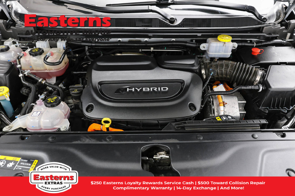 Used 2023 Chrysler Pacifica Limited FWD image 8