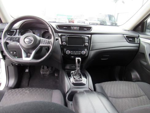 Used 2018 Nissan Rogue SV AWD/4WD image 13
