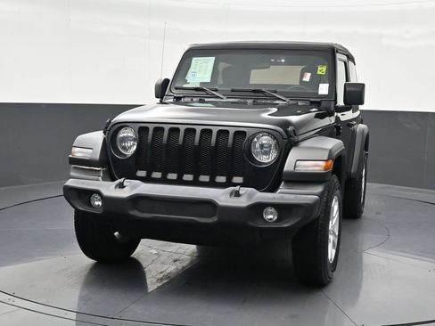 Used 2022 Jeep Wrangler Sport AWD/4WD image 9