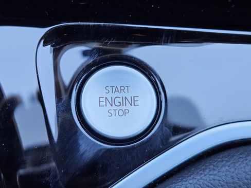 Used 2023 Volkswagen Golf 20th Anniversary Edition image 22