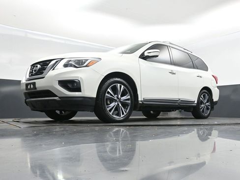 Used 2019 Nissan Pathfinder Platinum image 38