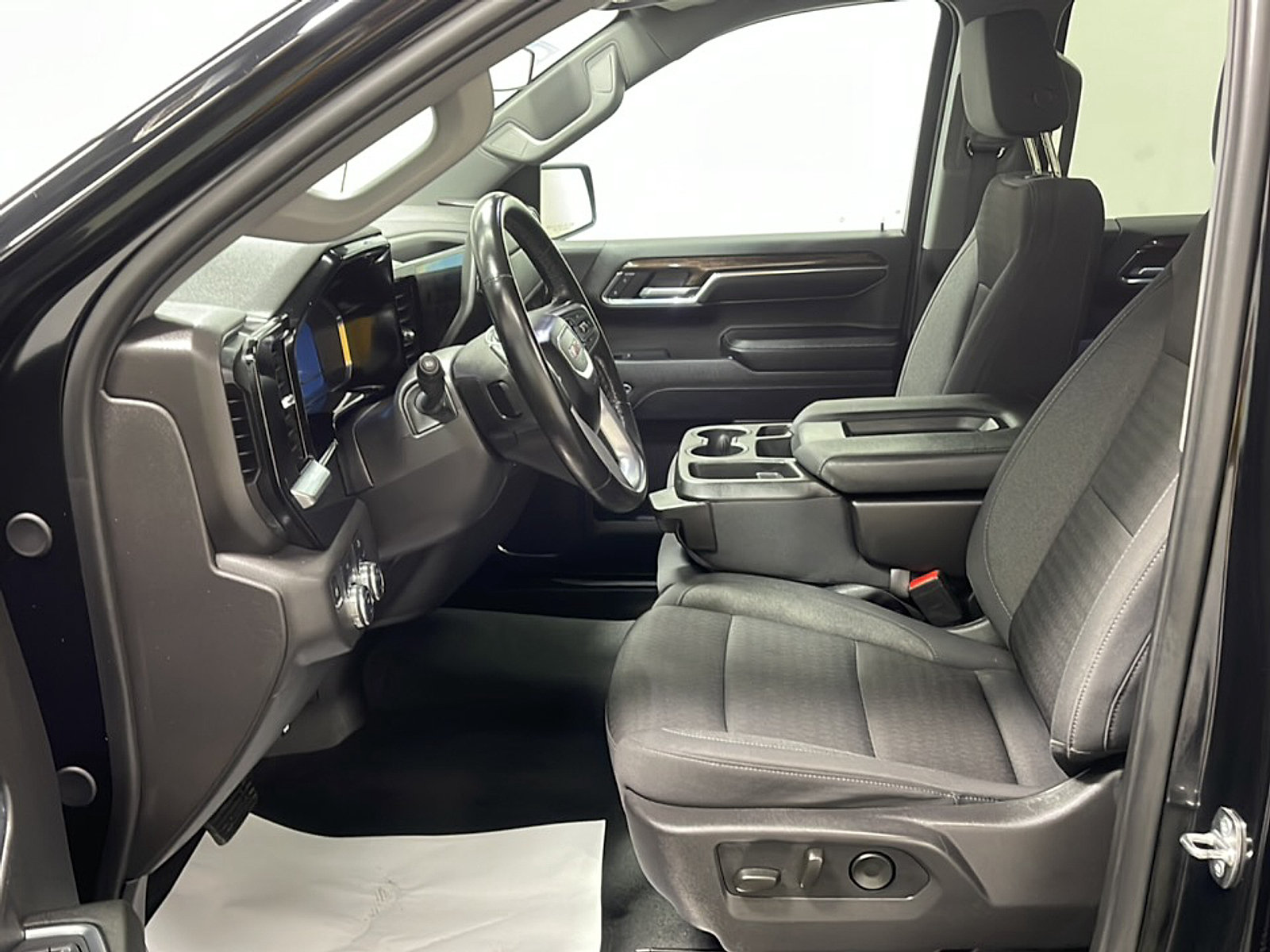 Used 2024 GMC Sierra 1500 Elevation AWD/4WD image 2