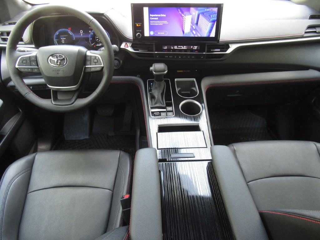 Used 2025 Toyota Sienna XSE AWD/4WD image 35
