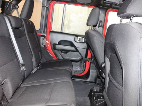 Used 2018 Jeep Wrangler Unlimited Sahara image 27