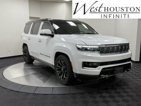 Used 2022 Jeep Grand Wagoneer Series III w/ HD Trailer Tow Package AWD/4WD image 1