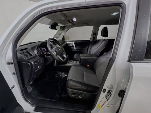 Used 2024 Toyota 4Runner SR5 Premium RWD image 15