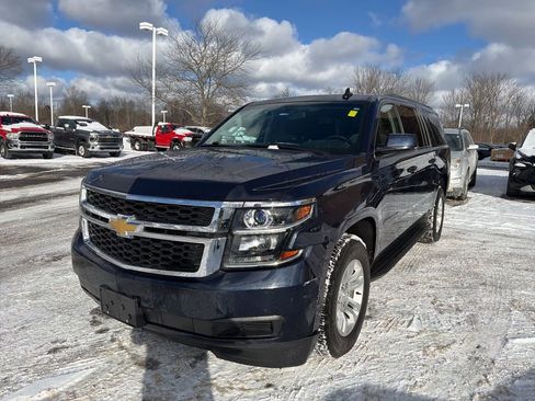 Used 2017 Chevrolet Suburban LS image 4