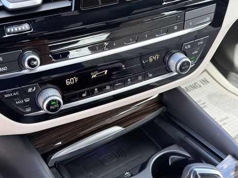 Used 2021 BMW 540i w/ Premium Package image 35