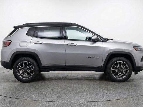Used 2025 Jeep Compass Trailhawk image 11