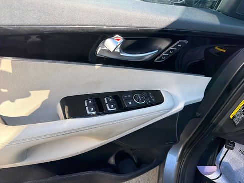 Used 2016 Kia Sorento SX image 20