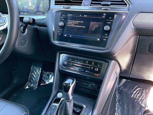 Used 2023 Volkswagen Tiguan SE w/ Panoramic Sunroof Package AWD/4WD image 31