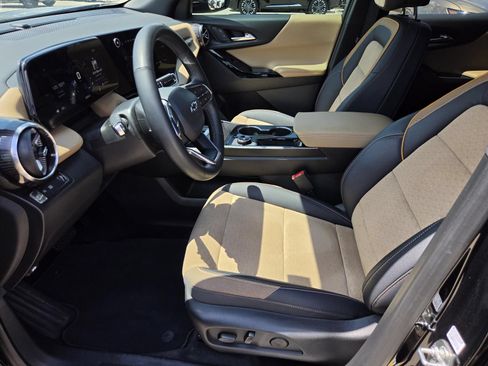 Used 2025 Chevrolet Equinox ACTIV w/ Safety and Technology Package FWD image 24