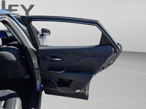 Used 2023 Toyota Crown Platinum image 27