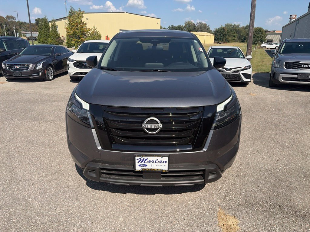 Used 2025 Nissan Pathfinder S AWD/4WD image 9