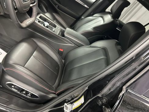 Used 2024 Jeep Wagoneer Launch Edition image 12