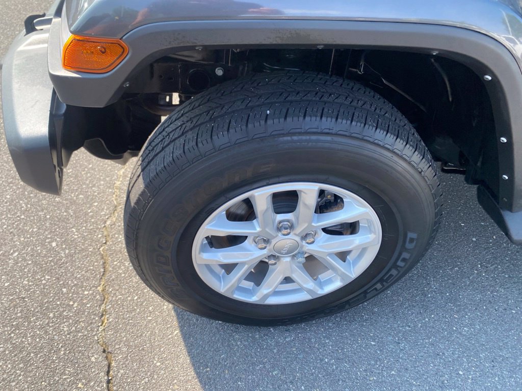 Used 2023 Jeep Gladiator Sport AWD/4WD image 10