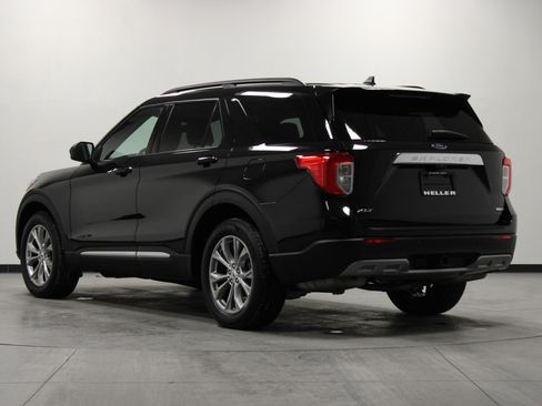 Used 2022 Ford Explorer XLT w/ Equipment Group 202A image 6