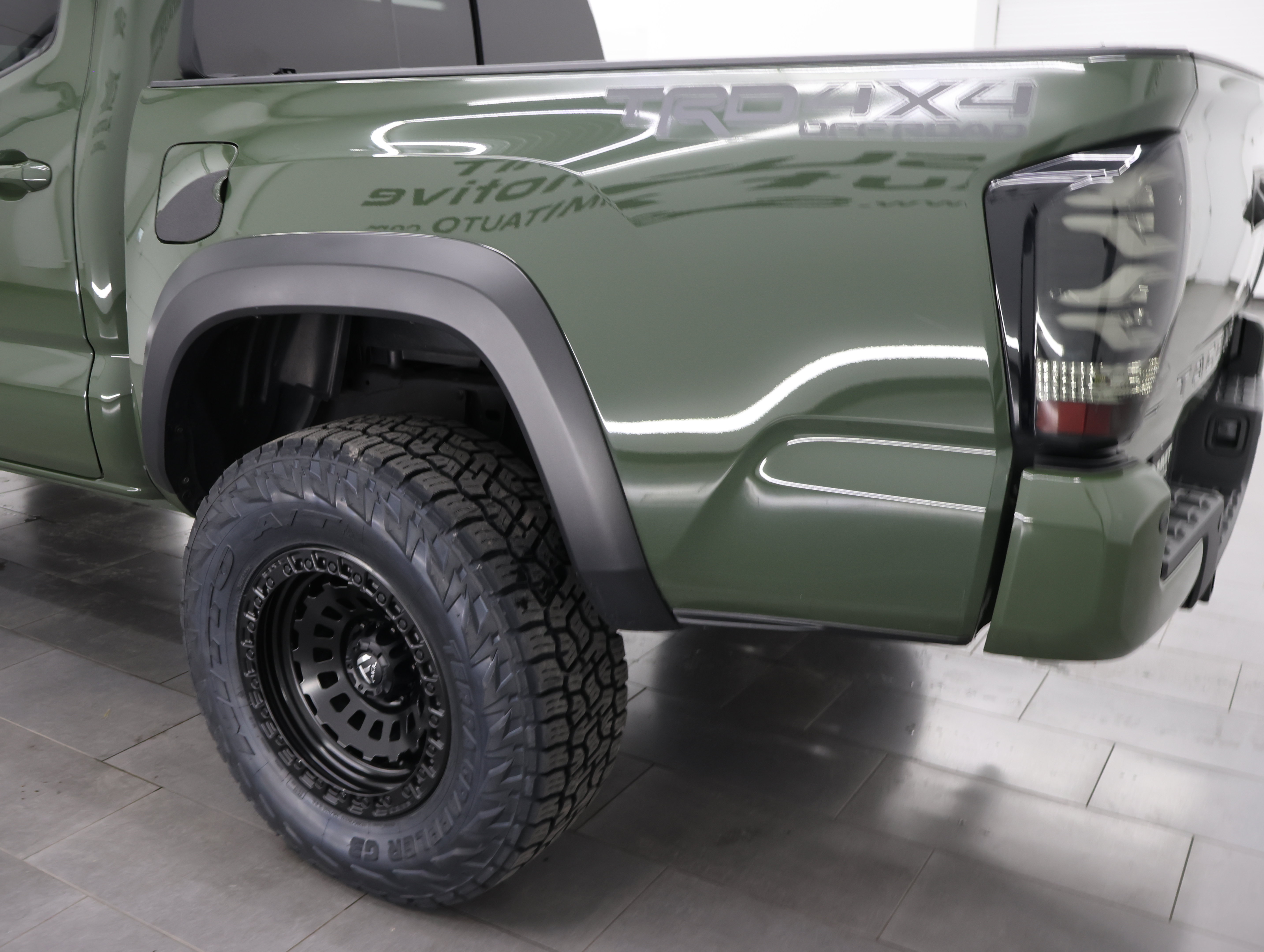 Used 2021 Toyota Tacoma TRD Off-Road w/ TRD Premium Off Road Package AWD/4WD image 32