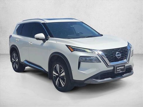 Used 2023 Nissan Rogue SL w/ SL Premium Package FWD image 3