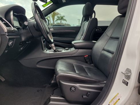 Used 2022 Jeep Grand Cherokee Limited image 17