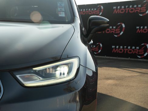 Used 2023 Chrysler Pacifica Touring-L image 11