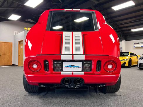 Used 2005 Ford GT RWD image 11