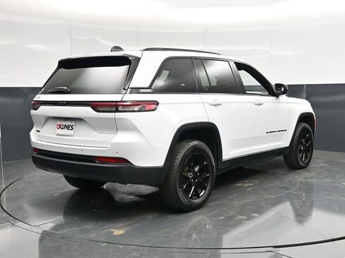 Used 2025 Jeep Grand Cherokee Altitude AWD/4WD image 13