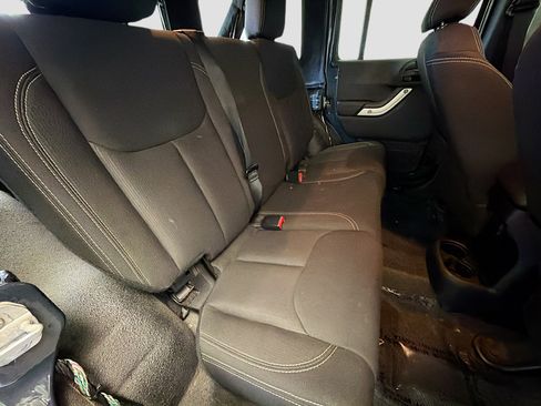 Used 2016 Jeep Wrangler Unlimited Rubicon w/ Max Tow Package image 13
