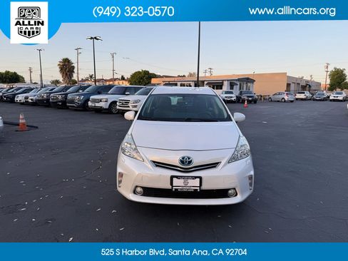 Used 2014 Toyota Prius V Five image 2