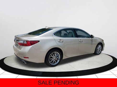 Used 2018 Lexus ES 350 w/ Luxury Package w/Wood Trim FWD image 3
