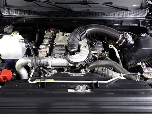 Used 2016 Nissan Titan SL image 11