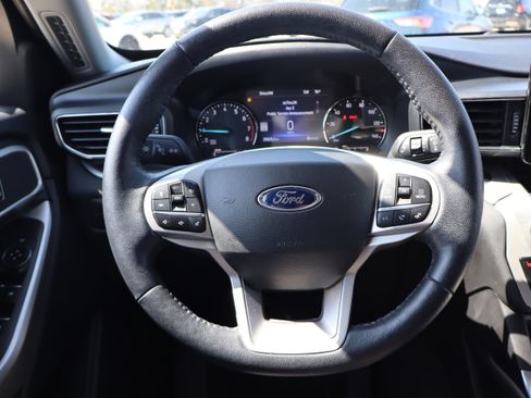 Used 2022 Ford Explorer XLT w/ Equipment Group 202A image 17