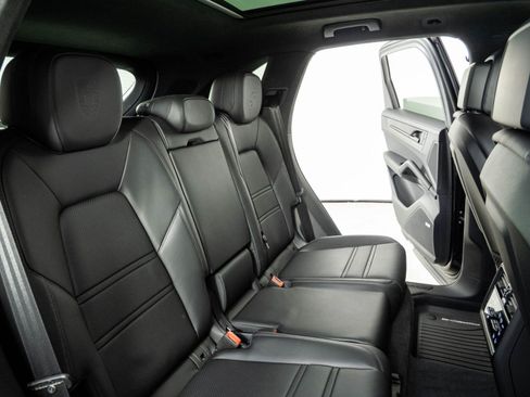 Certified 2026 Porsche Cayenne GTS AWD/4WD image 23