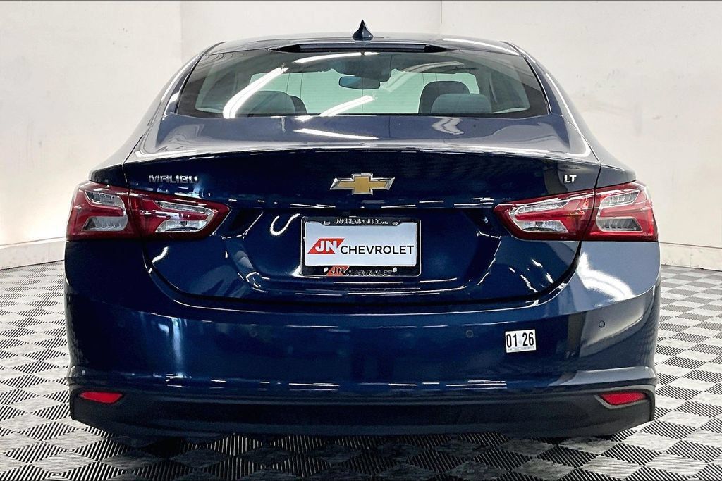 Used 2021 Chevrolet Malibu LT FWD image 3