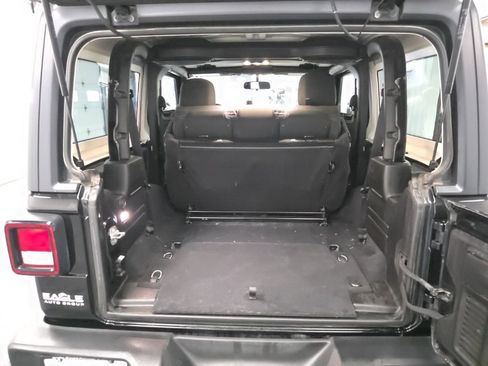 Used 2019 Jeep Wrangler Sport image 33