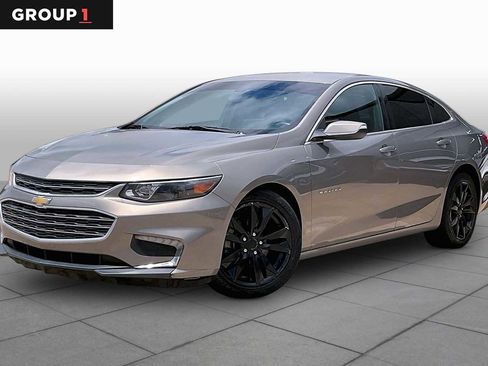 Used 2017 Chevrolet Malibu LT FWD image 1