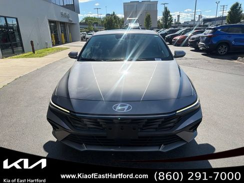 Used 2024 Hyundai Elantra SEL w/ Convenience Package FWD image 4